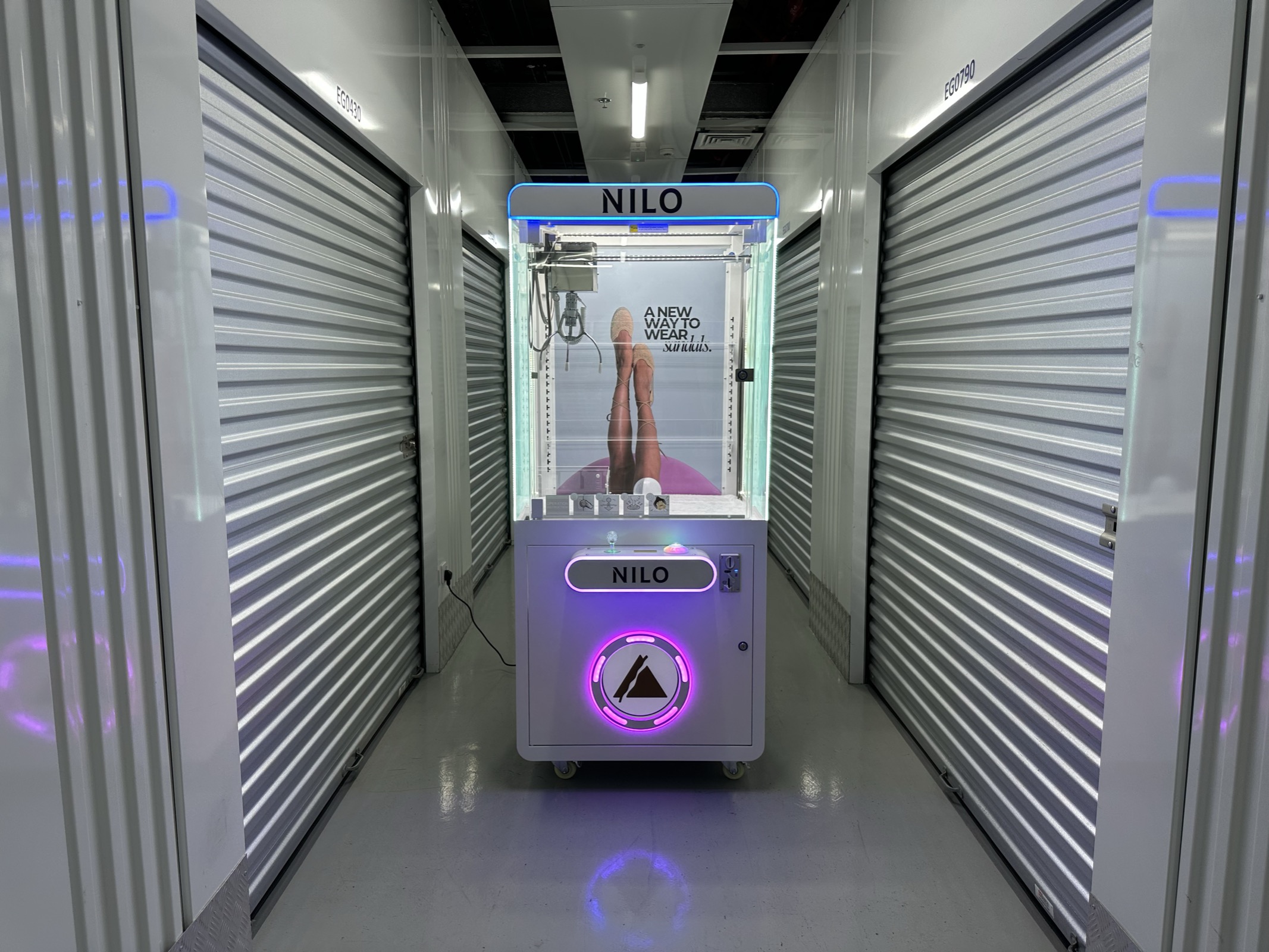 Branded claw machine cabinet